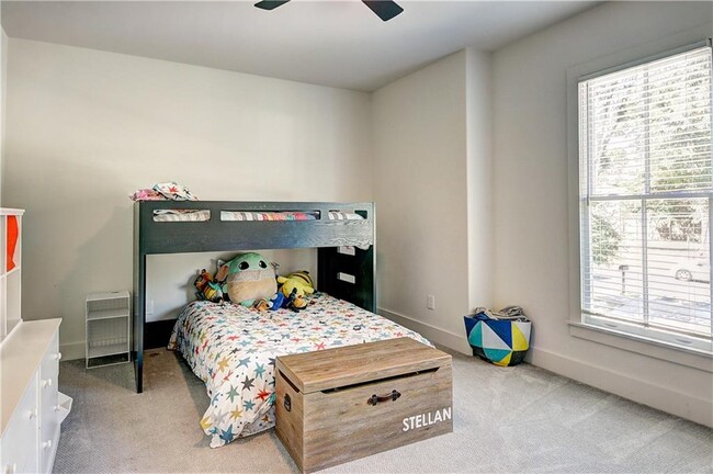 Building Photo - 1268 Hayes Dr SE