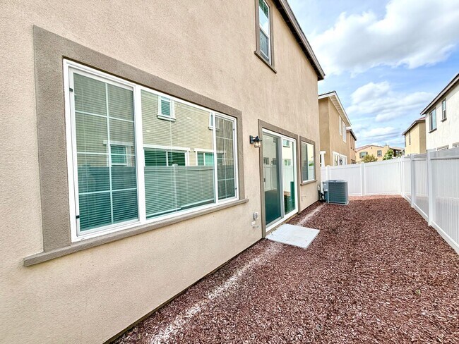 Building Photo - 3 bedroom Solar Home in Heirloom Farms for LEASE!