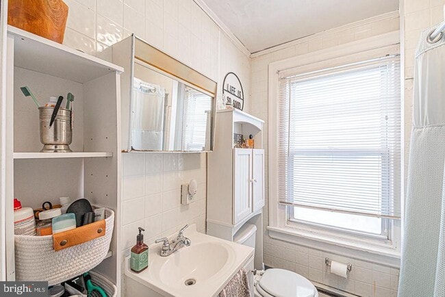 Building Photo - 330 W 3rd Ave