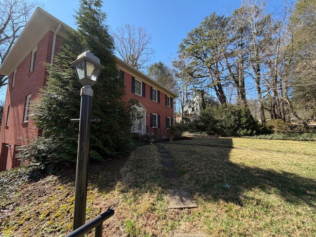 Building Photo - Shorewood Drive