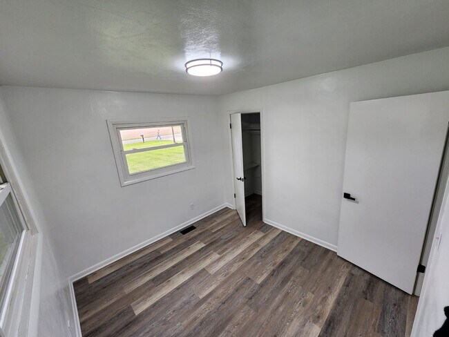 Building Photo - Shawnee Country Rental – 3 Bed, 1 Bath Hom...