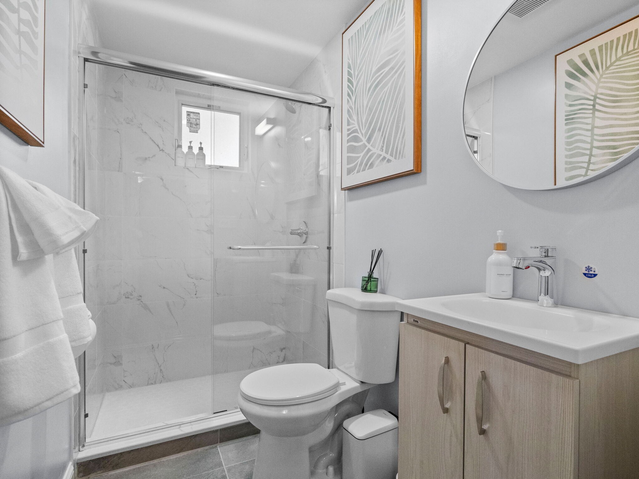 Building Photo - 168 School St