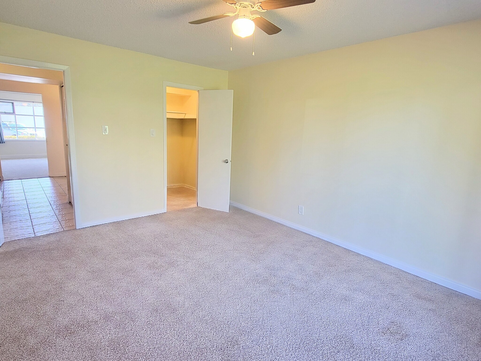 Building Photo - 2047 Jason Dr