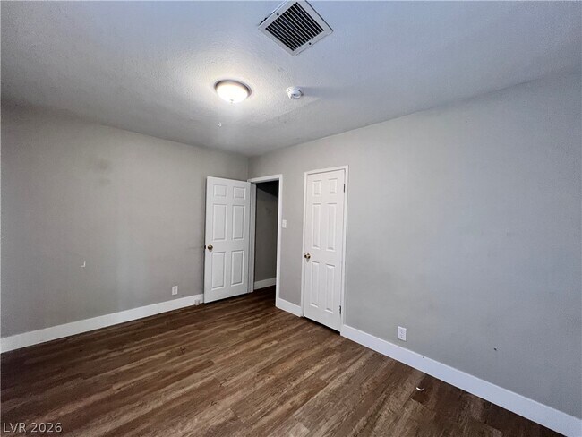 Building Photo - 2410 Poplar Ave
