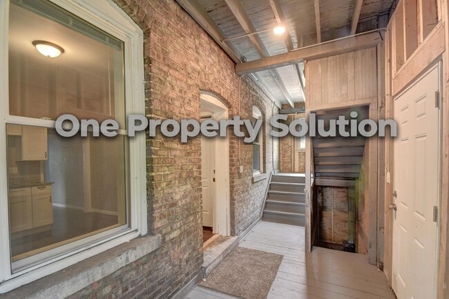 Building Photo - 35 Ruth St