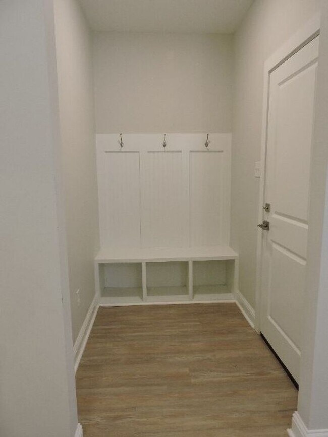 Building Photo - 6 YR old Modern Farmhouse designed 3BR/2BA Plus Office