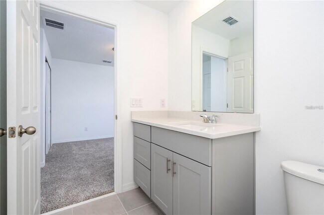 Building Photo - Elegant & Comfortable Home with Granite Kitchen in Prime St. Cloud Location