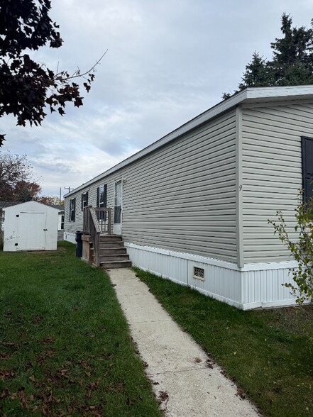 Primary Photo - 9 Dunlap Cir