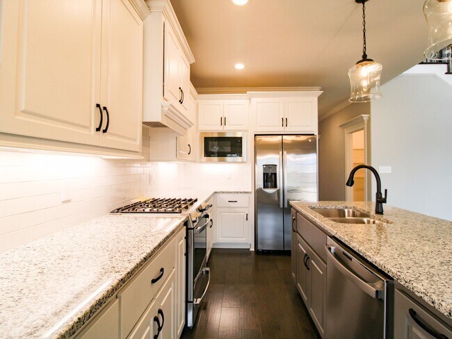 Building Photo - Beautiful two story home at Whispering Pines!