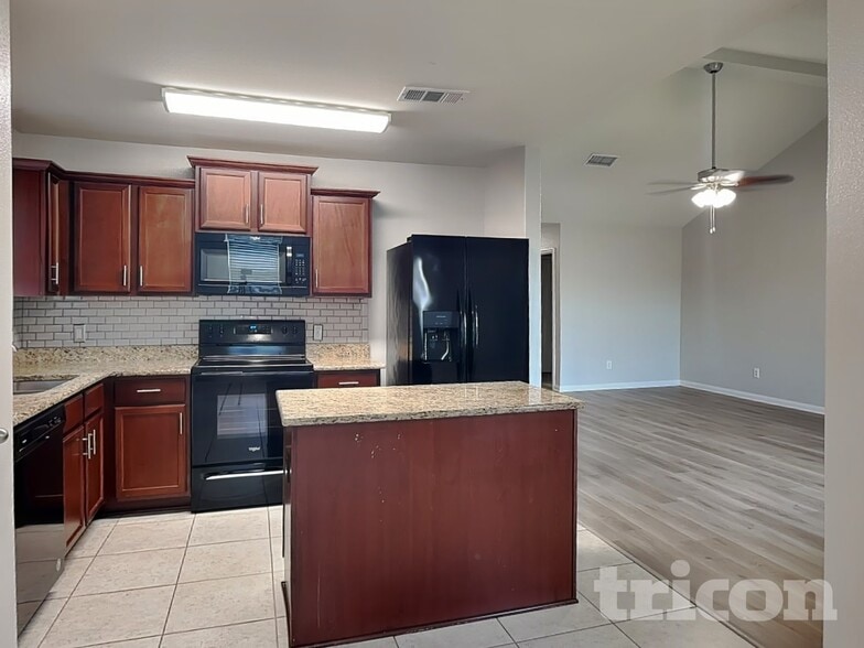 Building Photo - 108 Rushmore Ln