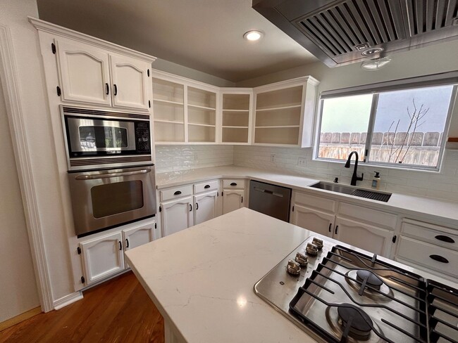 Building Photo - Beautiful home for rent in Visalia!