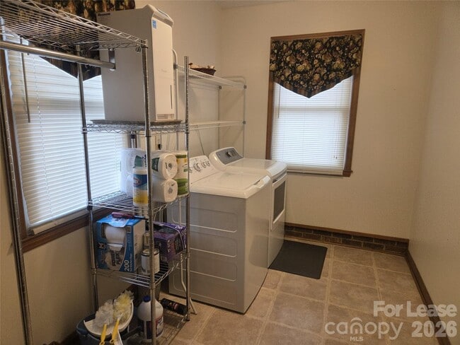 Building Photo - 1568 Triplett Rd