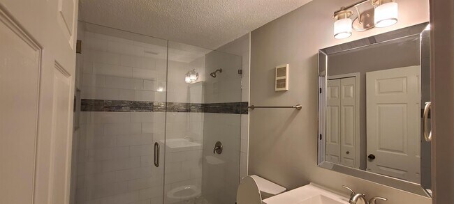 Building Photo - 800 Ironwood Dr