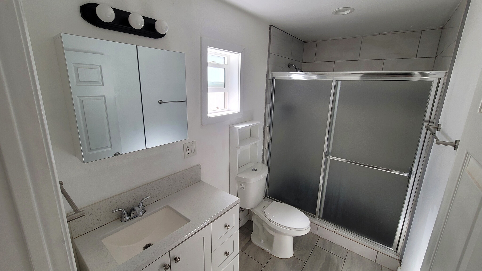 Bathroom - 15950 Devonshire St