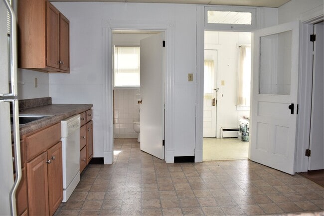 Building Photo - 542 Oak St