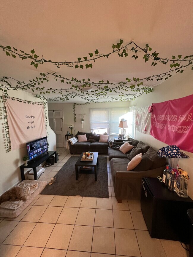 Building Photo - 40 Lynwood Dr