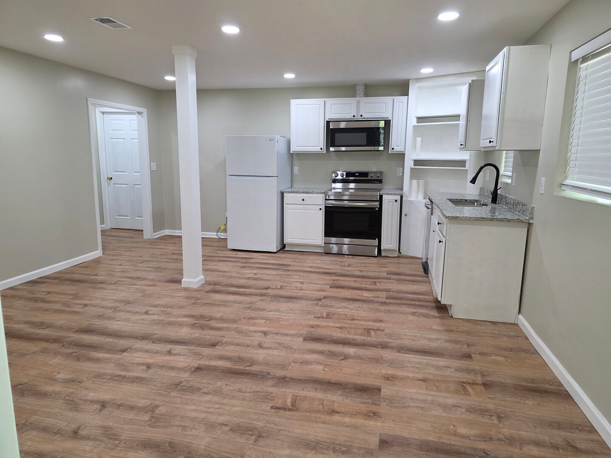 Building Photo - 2135 Masonwood Cir