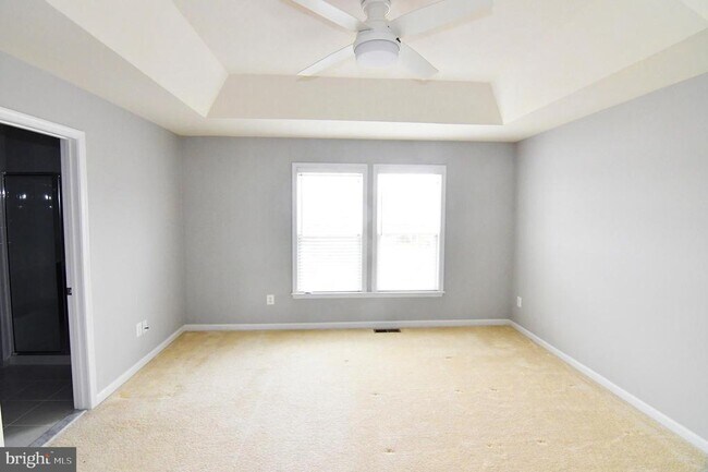Building Photo - 165 Solara Dr