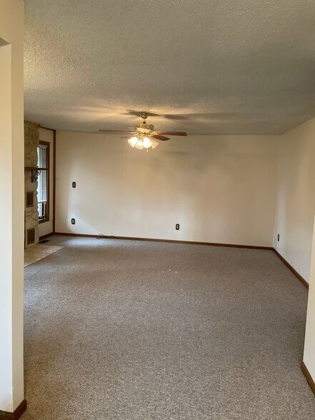 Building Photo - 417 E Cherry St