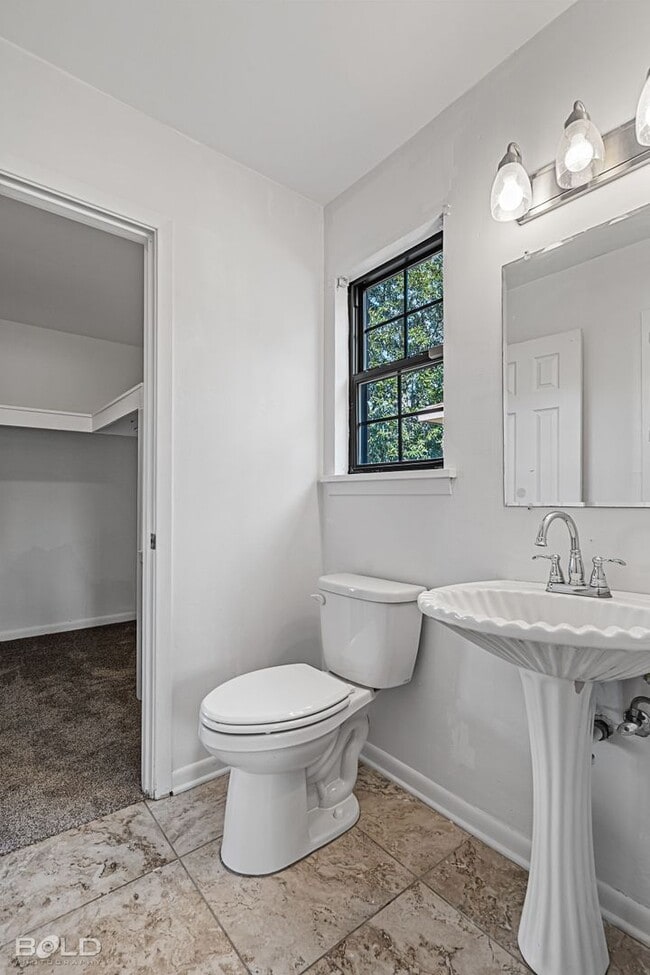 Building Photo - 1213 Jane Ln