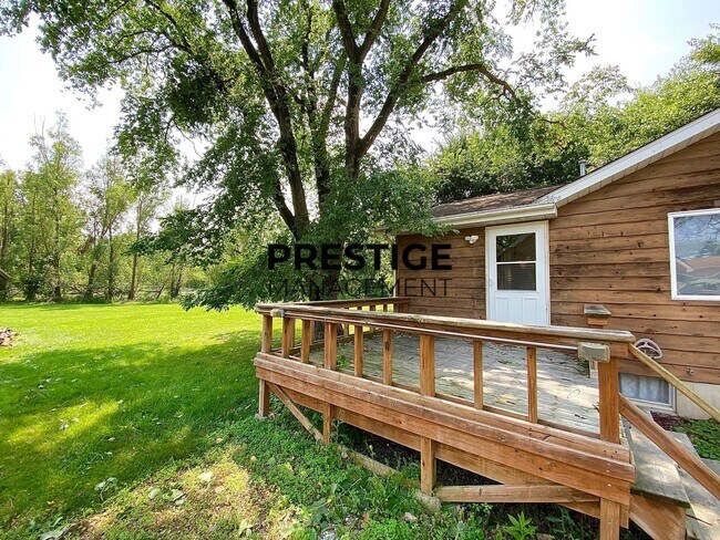 Building Photo - 2 Bedroom Home In Dyer