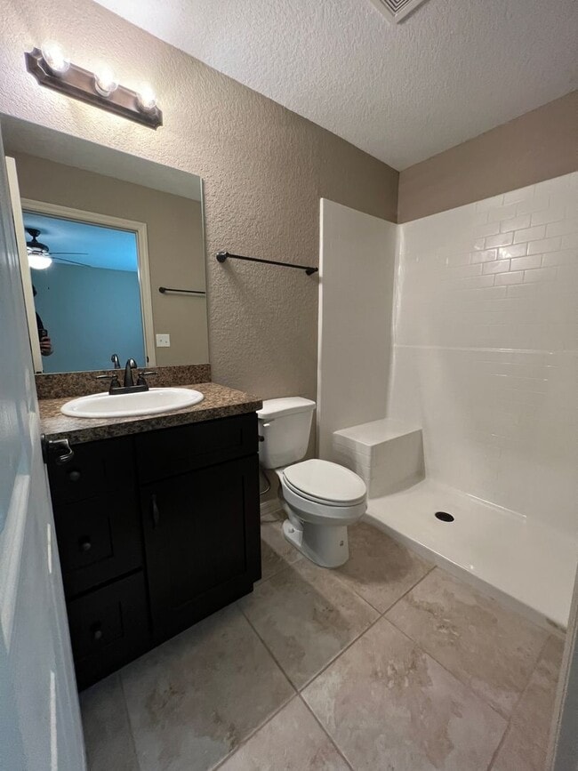 Building Photo - Charming 3-Bedroom, 2-Bathroom Single-Family Home in Ocklawaha!