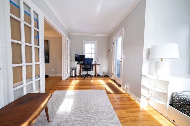 Building Photo - 3957 Ewing Ave S