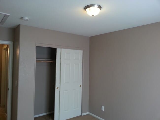 Building Photo - Beautiful 2 Story 2 Bedroom Home!