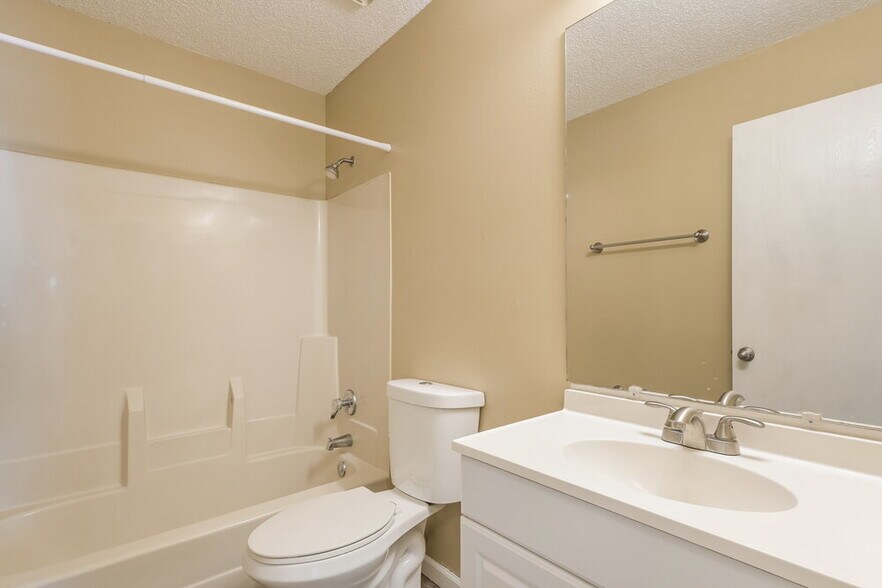 Building Photo - 1233 Colby Dr