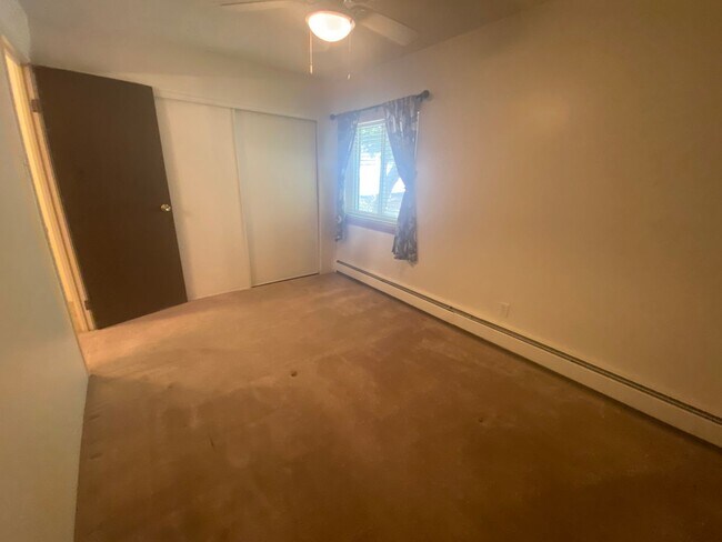 Building Photo - 2 Bedroom 1 Bath Condo in Heather Gardens