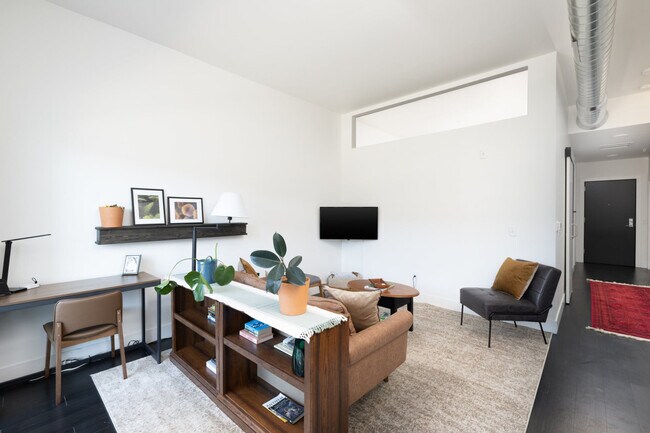 Building Photo - 550 W Juneau Ave