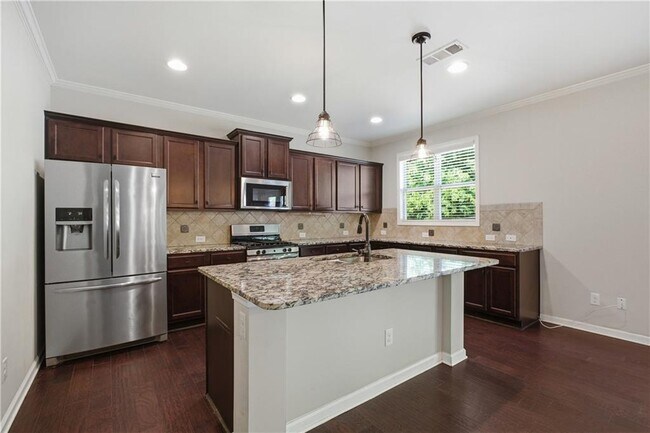 Building Photo - 4910 Belcrest Way