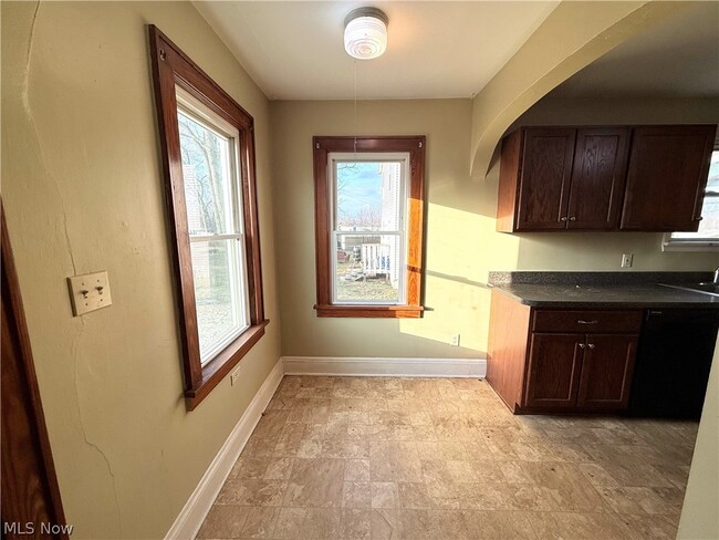 Building Photo - 837 Eastland Ave