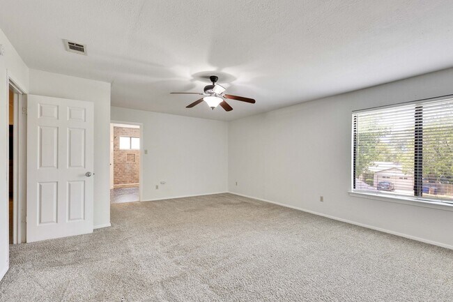 Building Photo - Great 3 bedroom home in South Austin!