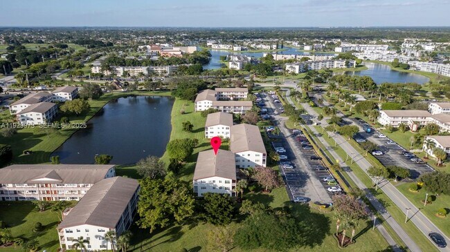 Building Photo - 130 Brighton Dr