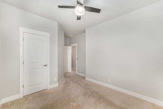 Building Photo - Gorgeous 4 bed 3.5 bath Home Available in ...