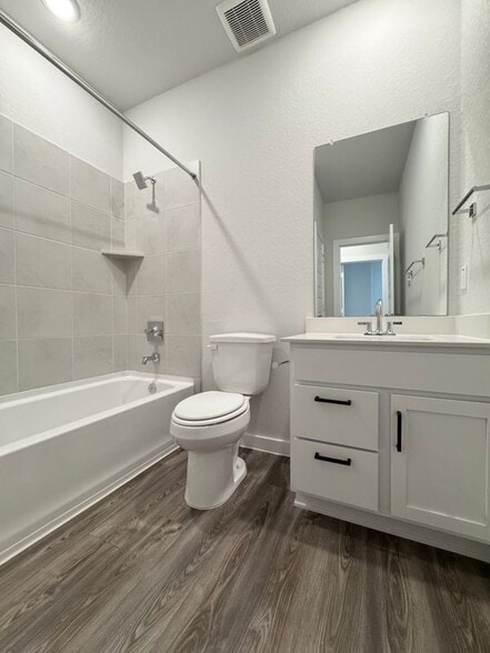 Building Photo - 14702 Emerio Dr