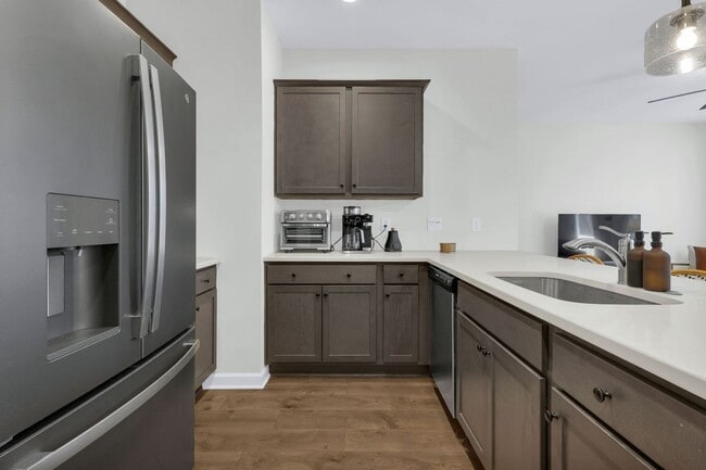 Building Photo - 717 Utley St