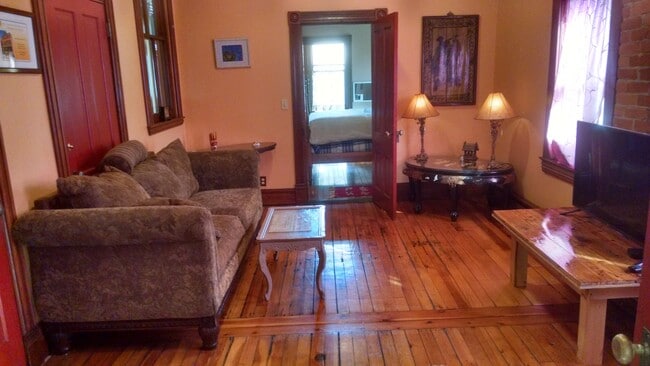 Building Photo - 314 N 1st St W