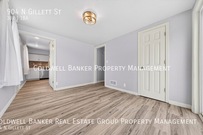 Building Photo - 904 N Gillett St