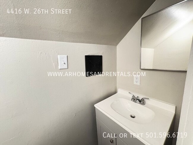 Building Photo - 4416 W 26th St
