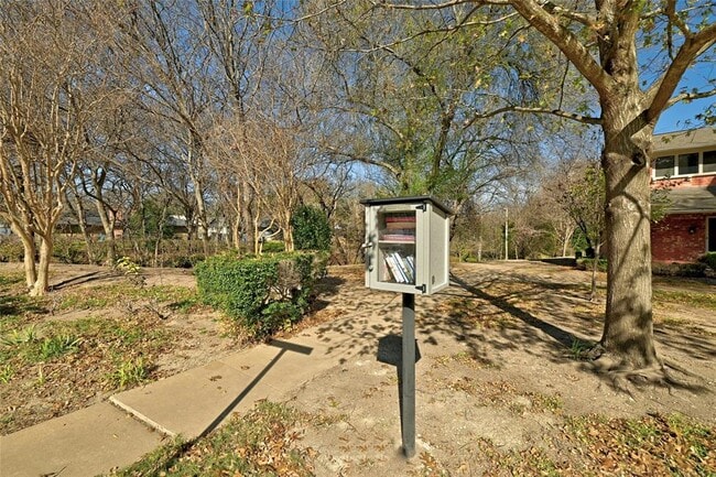 Building Photo - 2002 Millay Dr