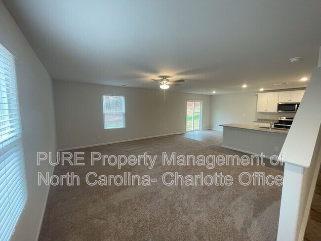 Building Photo - 100 Conifer Ln