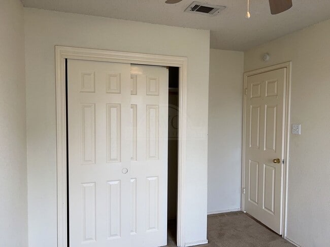 Building Photo - 4203 Bluestem Ln
