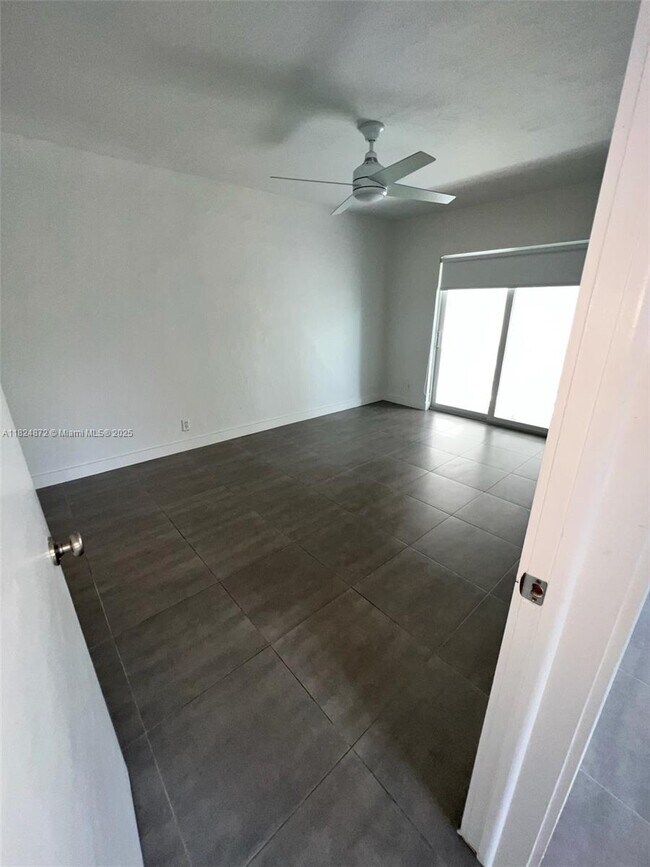 Building Photo - 240 Galen Dr