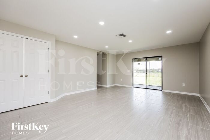 Building Photo - 354 Shadow Lakes Dr