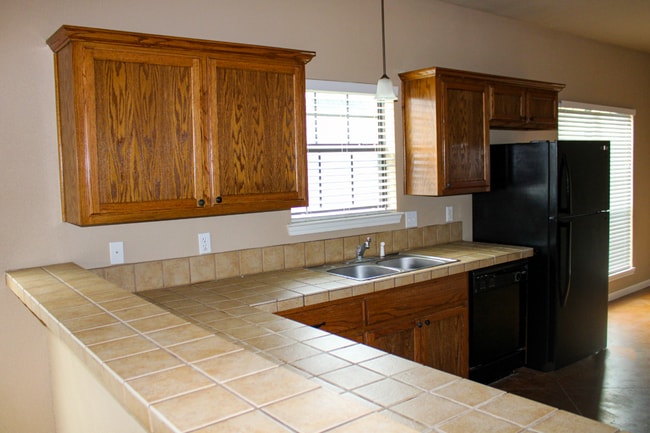 Building Photo - 208 Garden Dr