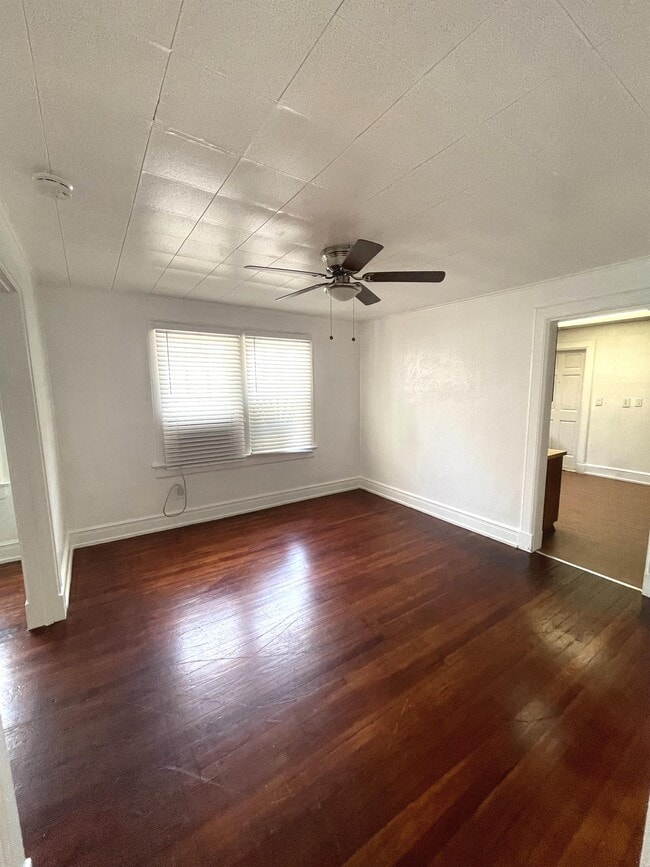 Building Photo - 2411 Musselwhite Ave