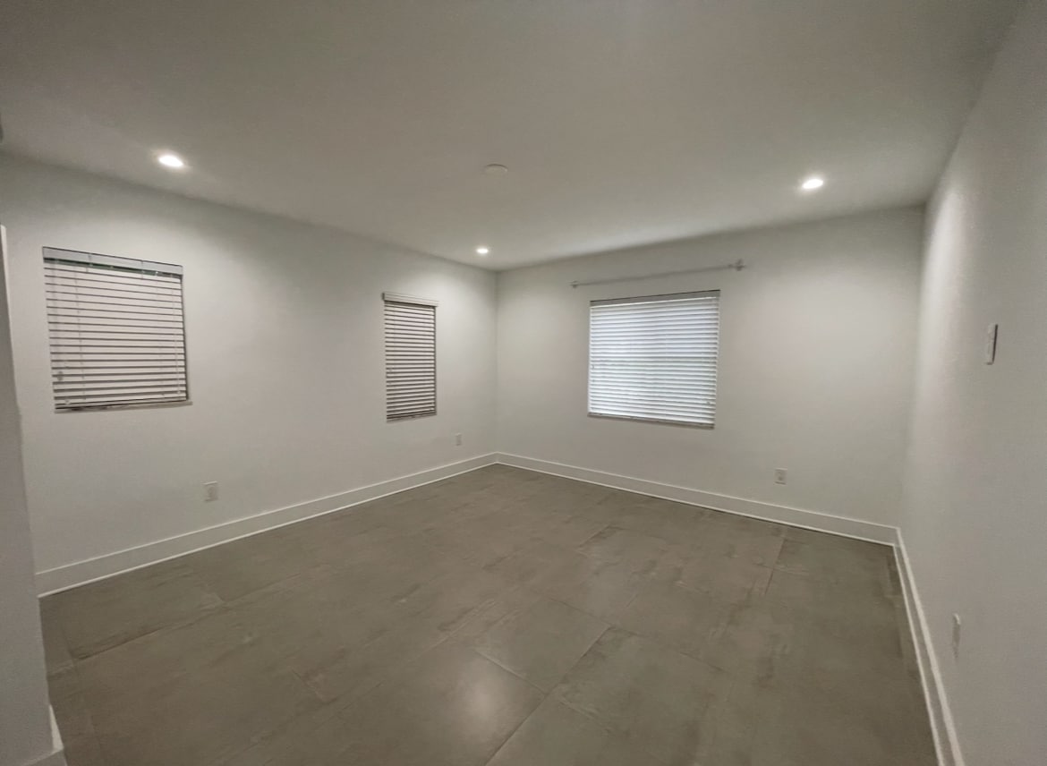 Building Photo - 607 Velarde Ave