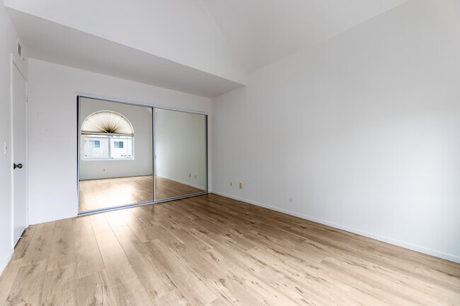 Building Photo - 4744 Ben Ave